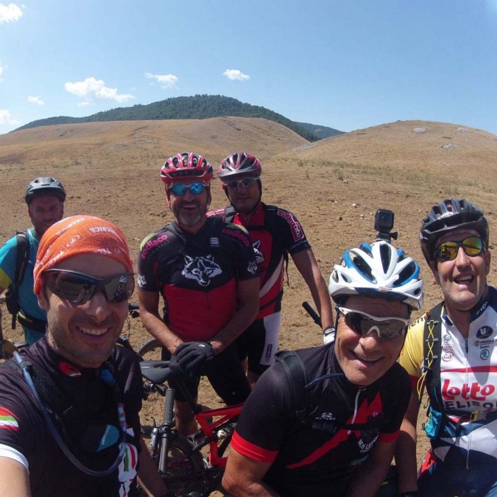 #mtb #mtblife #mtb️ #mtbiking #pnalm #terraegna #pescasseroli #abruzzo #amici #italy #mountainbike #montain #escursione #escursionemtb…