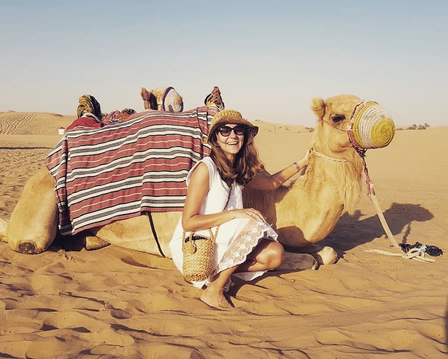 А тем временем где-то в пустыне . . . . #dubai #camel #travel #traveler…