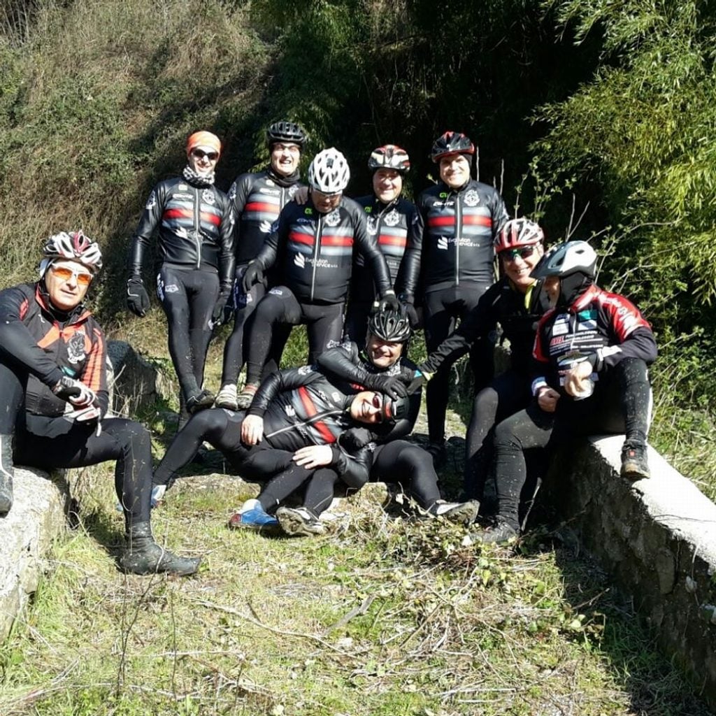 #mtb #mtblove #mtblife #italy #escursioni #ponteromano #friends #cycling #montiprenestini #cyclinggirl #cyclinglife #cyclingapparel #cyclingjersey #alecycling&hellip;