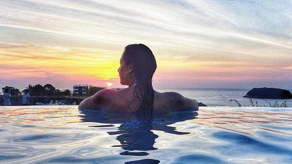 ???????? 3 days left in Phuket. Sunset ???????? Pukette Gunes batisi . . .…