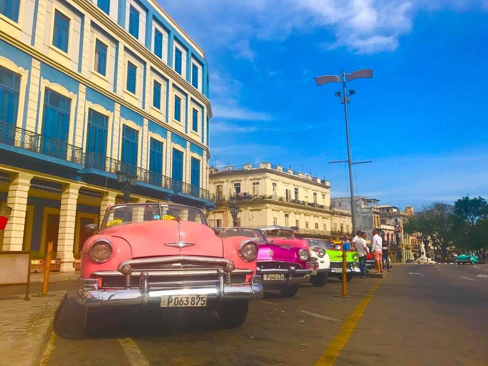 Havana,Cuba,2017 . . #cuba #havana #city #color #vacation #vacances #instatravel #travelgram #traveltheworld #bnesimppl #girls…