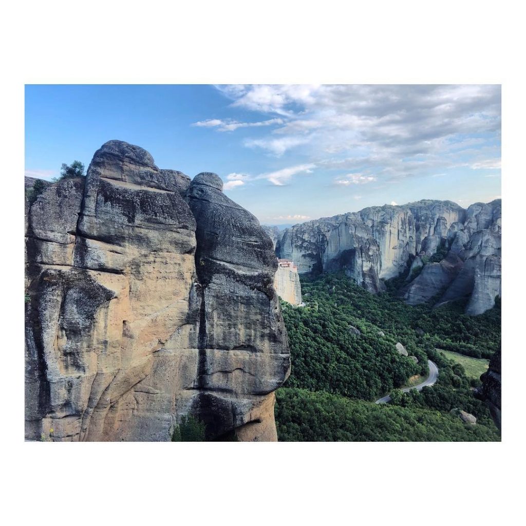 Feels good to be lost in the right direction. _______________________________________________________ #meteora #roadtrip #mountains #view…