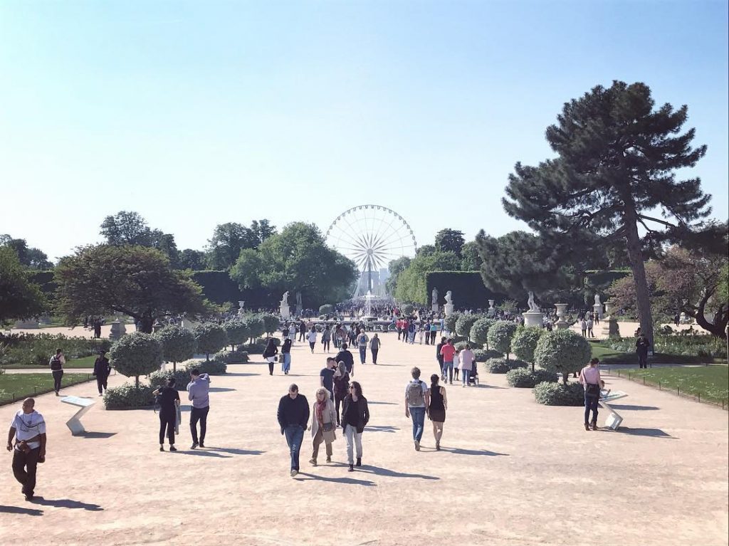 旅行らしさはないけれど、ただ公園でのんびりするのが好き . . . #paris #iloveparis #france #parisview #town #parisjetaime #instatravel #travelrepost #travelphotography #imatabi…