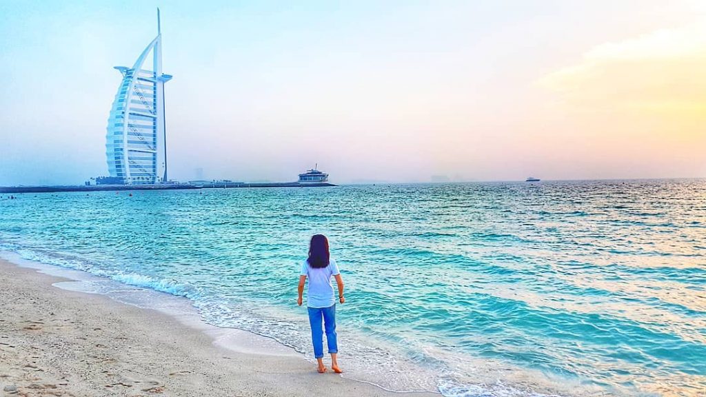 Is reality a dream DXB? #burjalarab #dubai #dxb #sheisnotlost #wheretofindme #travelinladies #myuae #uae #instaview…