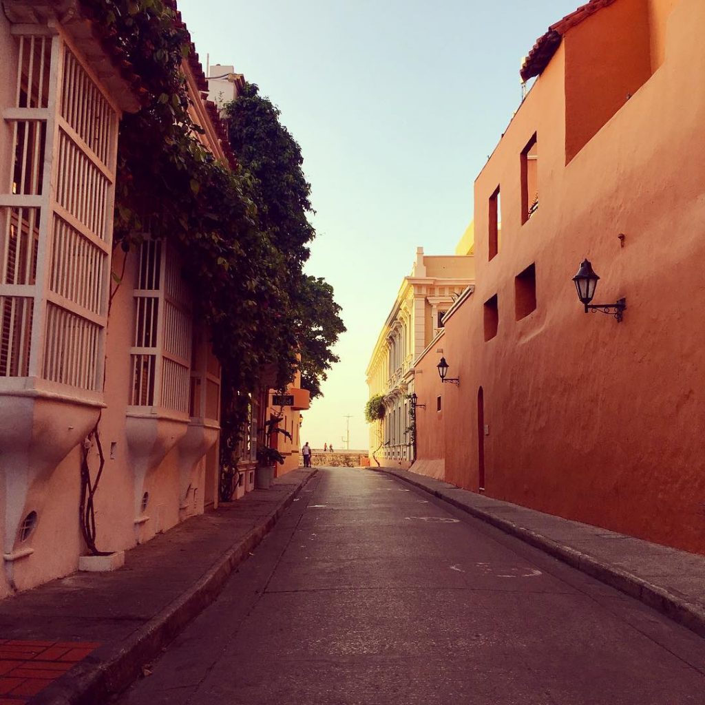 Caminando x las calles de Cartagena #historiccity #cartagenadeindias #adventures #newplaces #visitingcartagena #travel #travelphotography #bnesimppl