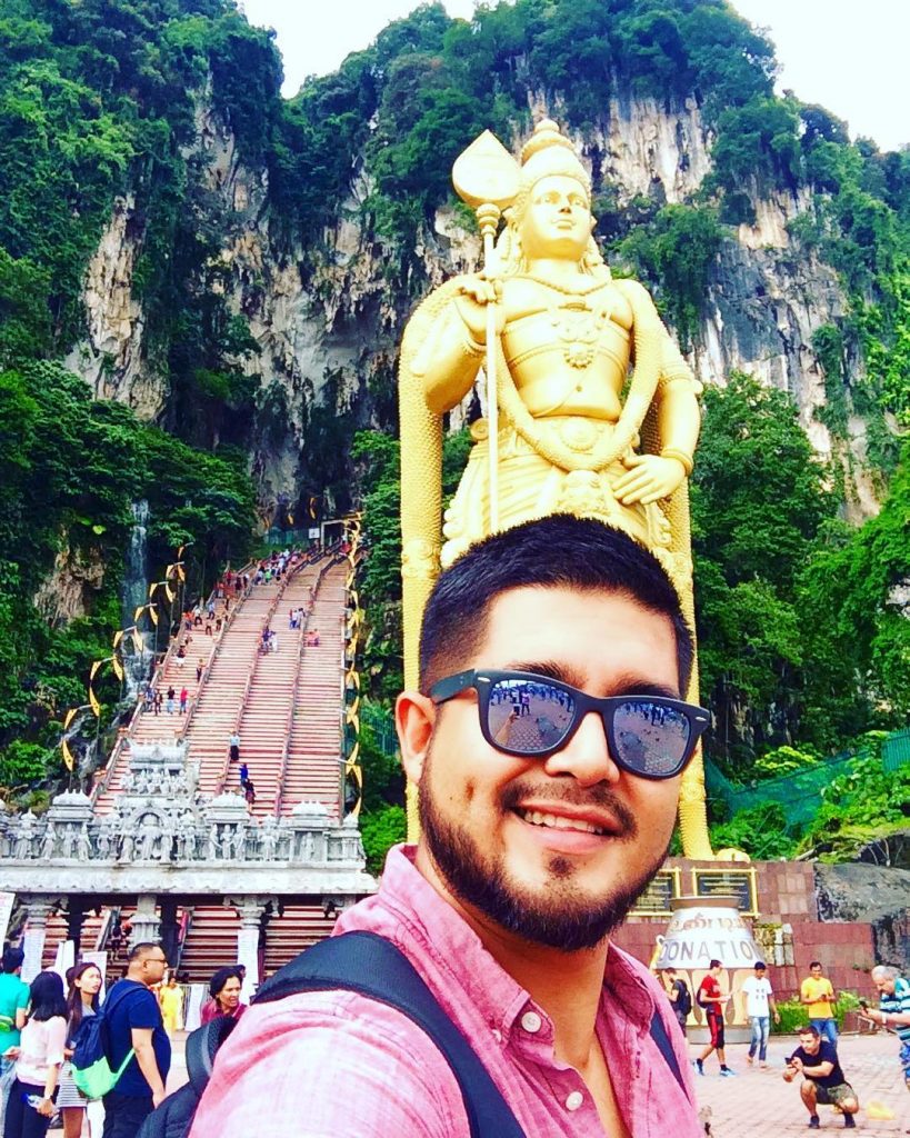 Batu Caves temple en Kuala Lumpur, Malasia ????????… Un templo de deidades Indú en…