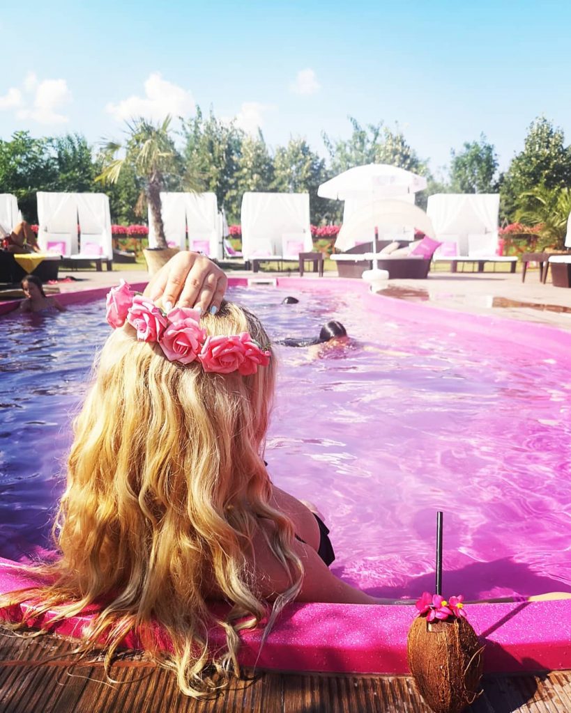 Pink water for pink mood ????. . . . #pinkmoodstyle #pinkmood #coconutmilk #coconutlover #coconutlovers&hellip;