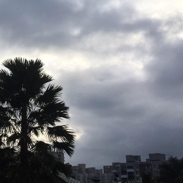 #timelapse #clouds #shades #shadesofsky #earlymornings #iphonography #mozaminimi #gimbal #naturelove #naturetimelapse #bnesimppl