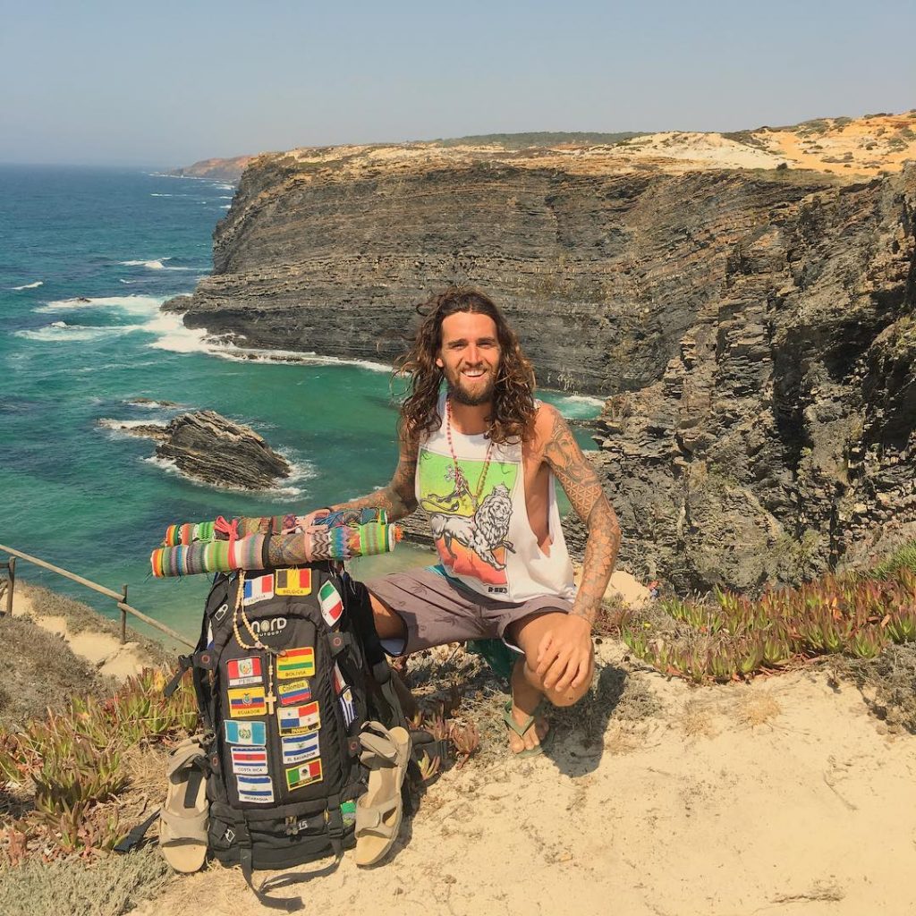 CON MOCHILA POR EL MUNDO. • • La vida cabe en una mochila. •&hellip;