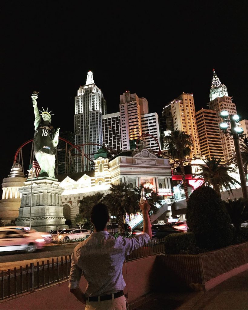 Cheers to you Vegas, the city of lights???? #iamtb #vacationrush #bnesimppl