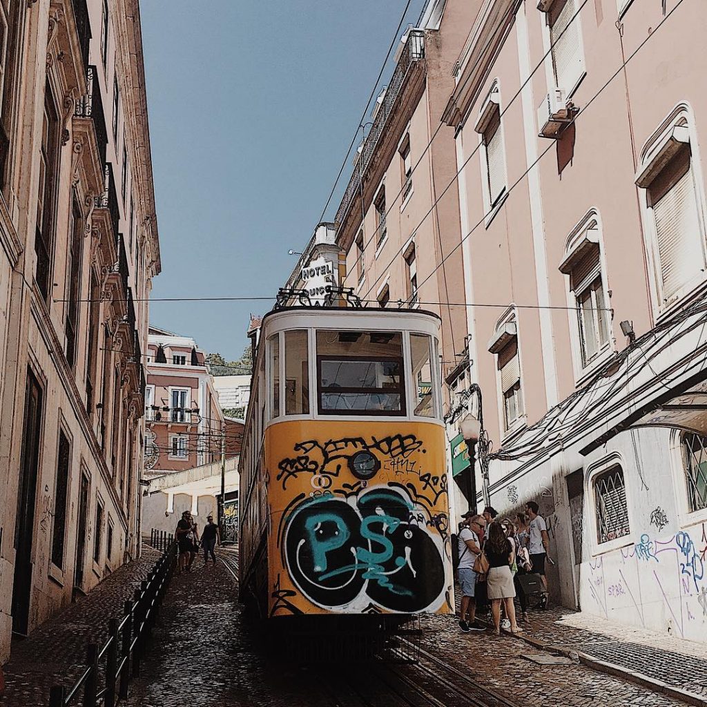 Rincones que enamoran . . . . . . #lisboa #lisbon #lisboa???????? #travelblogger #ilovetravel&hellip;