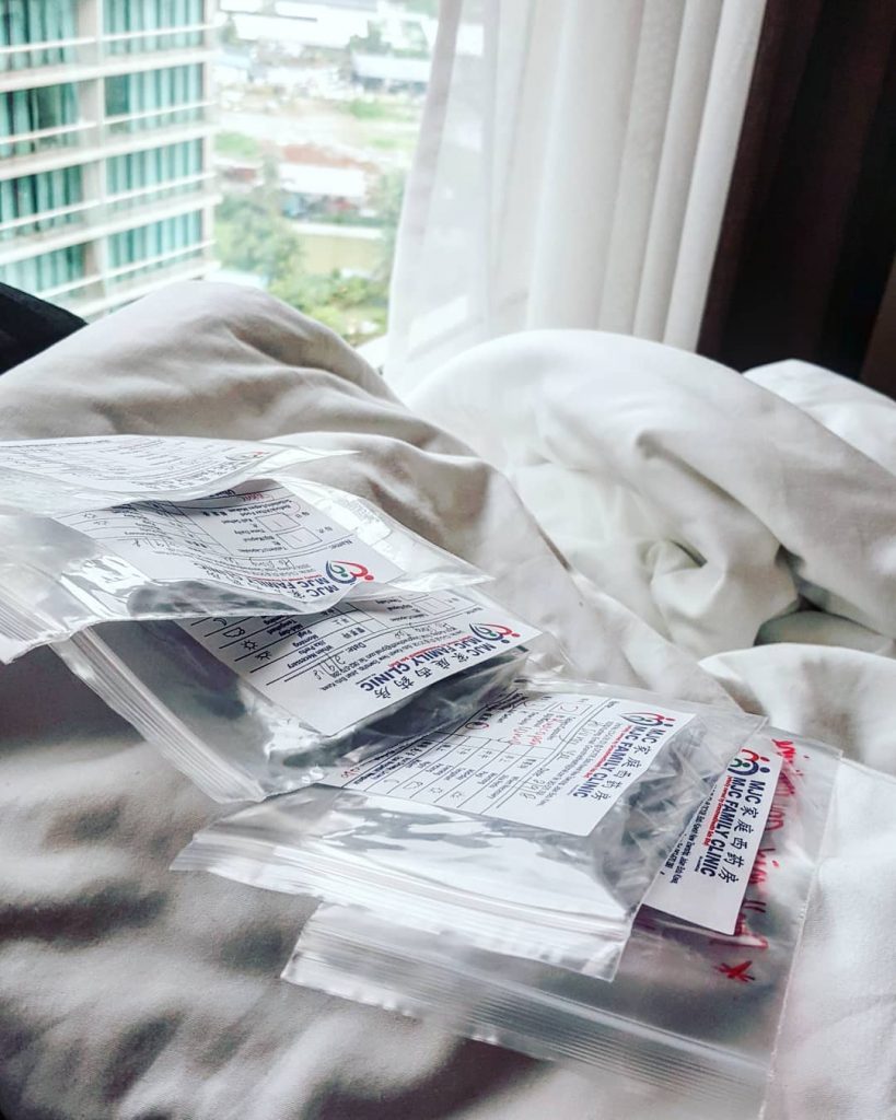 第六的旅程，我病倒了。 第一次病倒在外地，小胖陪我一起看着外面的风景。 就这样过一天 #ebonyvacation #foodpoisoning