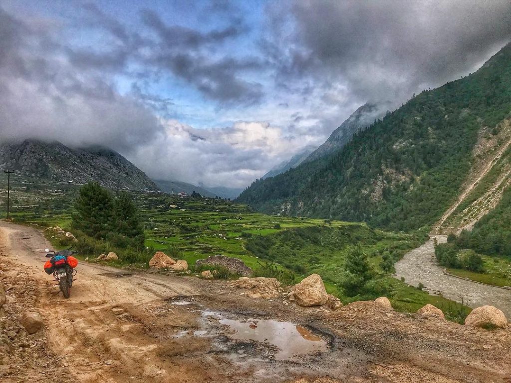 We stayed in a little village along the India-China border, before entering #Spiti. Surrounded&hellip;
