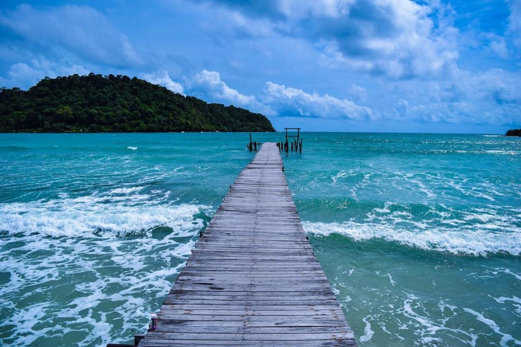 Missing Koh Kood right now, so beautiful #island #beach #ocean #blue #beautiful #thailand #iamtb