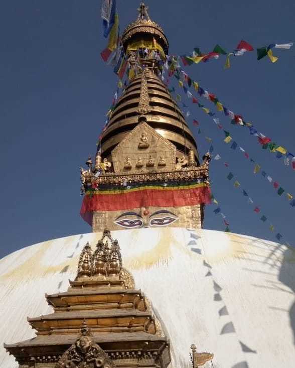 In front of Swayambhunath stupa #Kathmandu  #landscapstyles #exklusiveshot #visualsofearth #beautifuldestinations #ilovetravel #amazing #hermanosviajeros #iloveamsterdam&hellip;