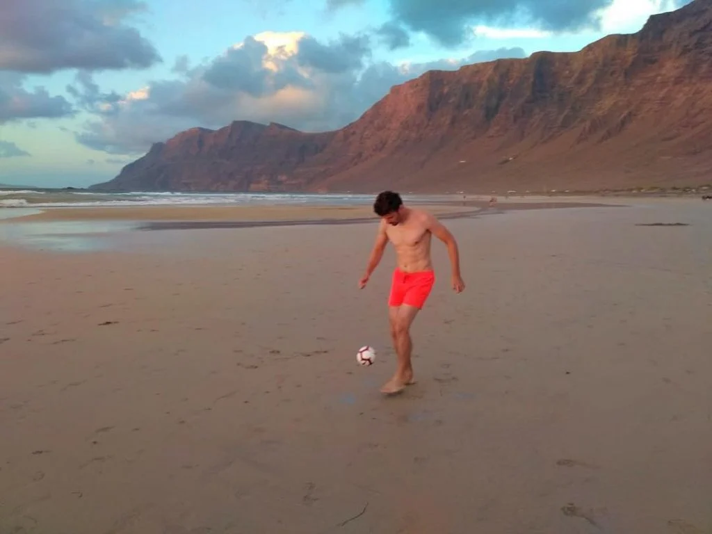 Juggle session #famara #lanzarote #canaryislands #bnesimppl