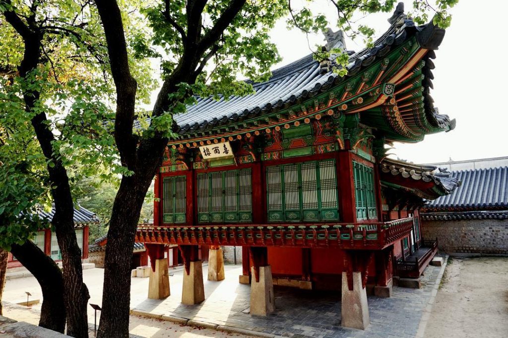 Gyeongbokgung Palace . . . . . #seloul #korea #hanbok #gyeongbokgung #nomadlife #trip #travel&hellip;