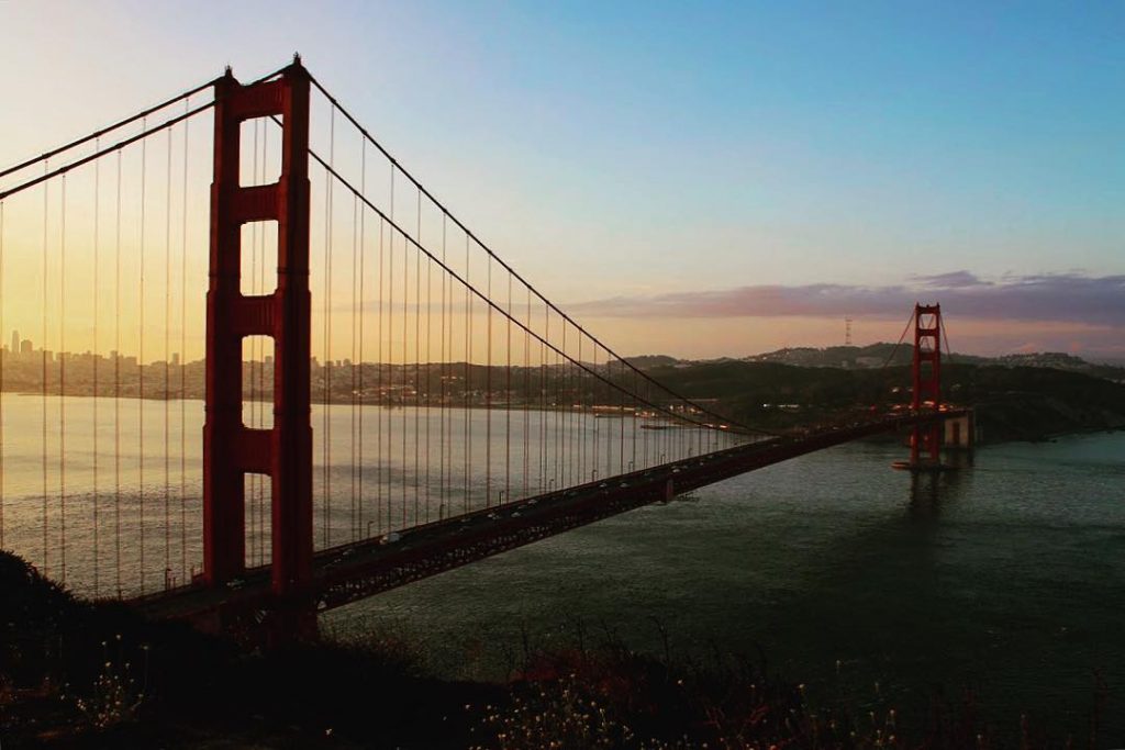 5am. Watching the sun rise over the San Francisco Bridge. . . . :…