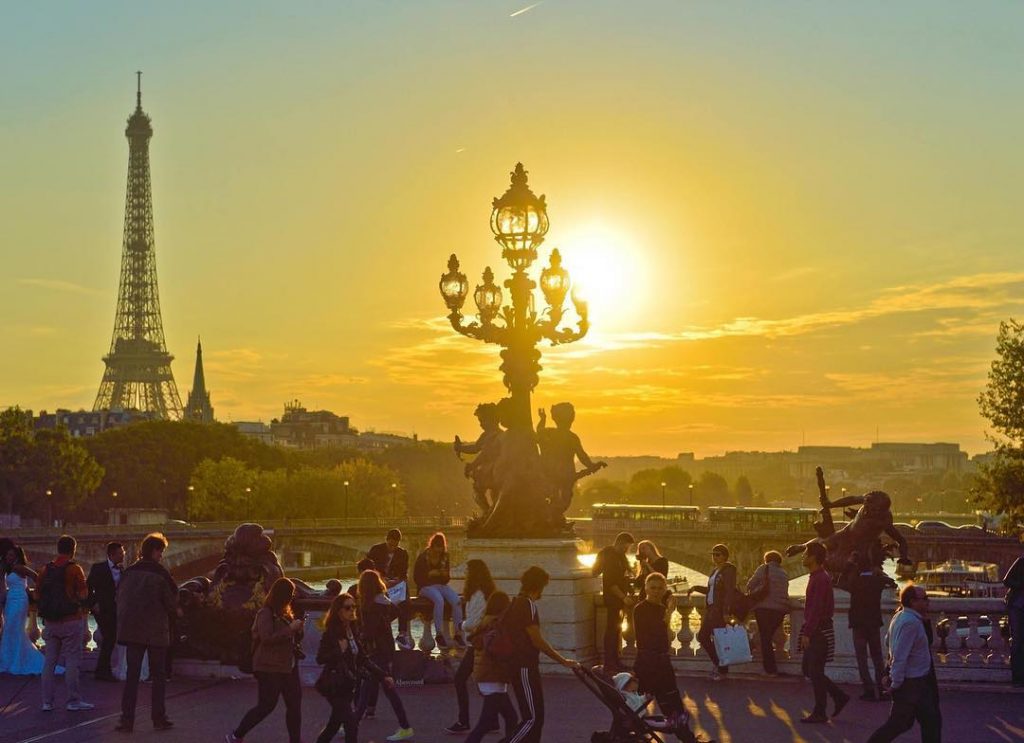 #黃昏 #巴黎 #西洋古董 #古董 #品味 #攝影師 #藝術家 #創作 #生活品味 #旅遊 #utravelhk #hkantique #sunset #photographer&hellip;