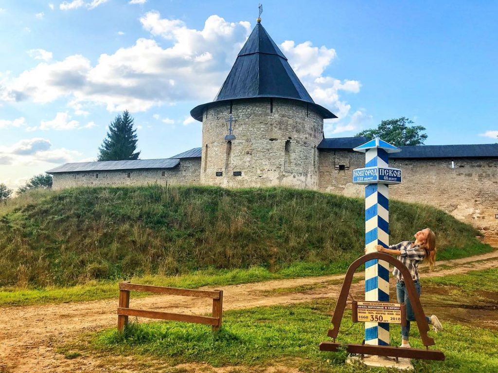 На Новгород! • #wanderlust #wanderlust_tribe #pechory #russiatravel #russiantravel #iamtb #bnesimppl