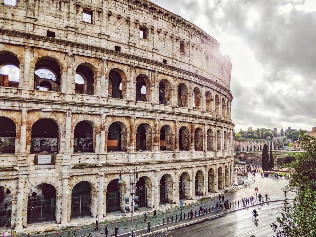 The #colosseo. This place has never stopped to amaze me. the facade unperturbed by&hellip;