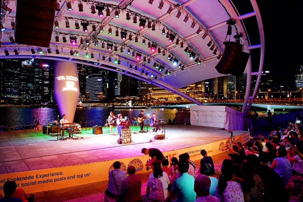 Marina Bay Outdoor Amphitheatre #travelto #sourcedadventures #mustdotravels #travelingsnaps #theglobewanderer #livelovetheworld #travel_awesome #straythecourse #nomadnificent #vibetravel&hellip;