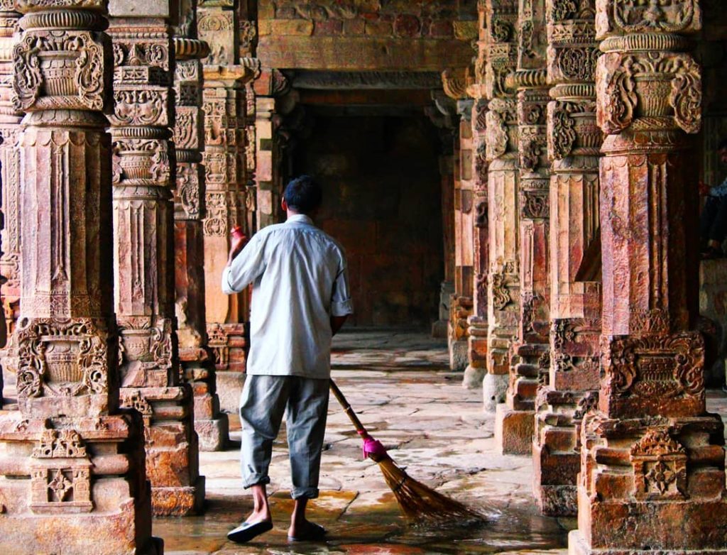 Drudgery . . . . #delhi #delhigram #travelrealindia #photography #qutubminar #travelforever #ghoomafirna #teampixel #photographers_of_india&hellip;