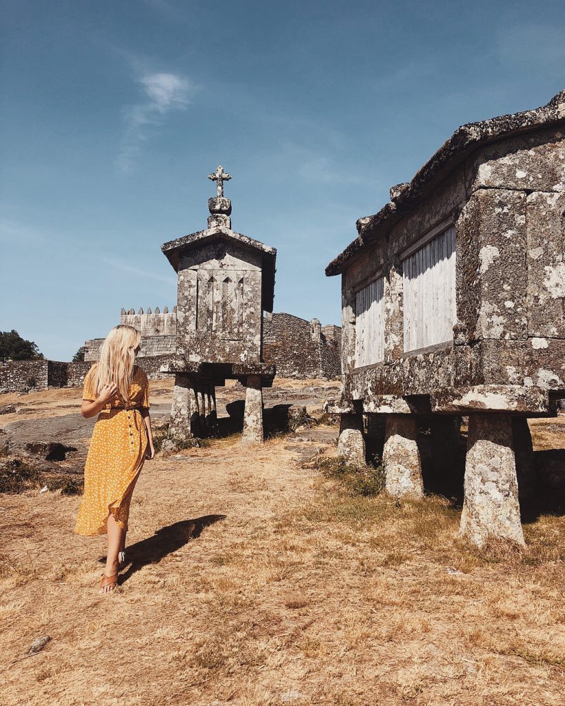 Loved exploring this pretty town of Lindoso fun-fact of the day: these authentic granite&hellip;