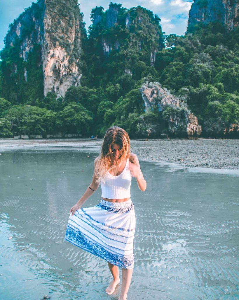 Cuando baja la #girlaroundworld #summervibes #acolorstory #hellosunshine #softcolors #sealife #colorful #slowlife #mood #travelblog #travelawesome&hellip;