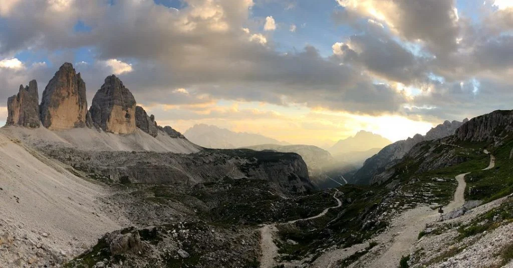 Drei Zinnen Wanderung #südtirol #südtirolerleben #italien #dreizinnen #trecimedilavaredo #atemberaubend #travel #travelphotography #traveldiary_aroundtheworld #travelrepost #iamtb&hellip;