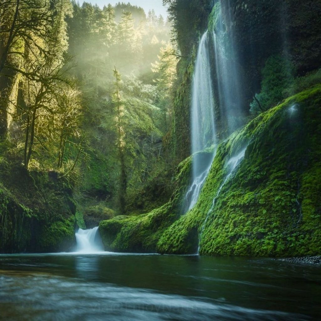 Beautiful #Mountain and Waterfall #Sunrise #landscapstyles #exklusiveshot #visualsofearth #beautifuldestinations #ilovetravel #amazing #hermanosviajeros #iloveamsterdam #igersnetherlands&hellip;