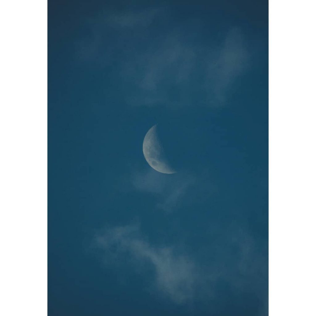 Ouvindo a música, sentir o que ela me traz Subo até as estrelas para&hellip;