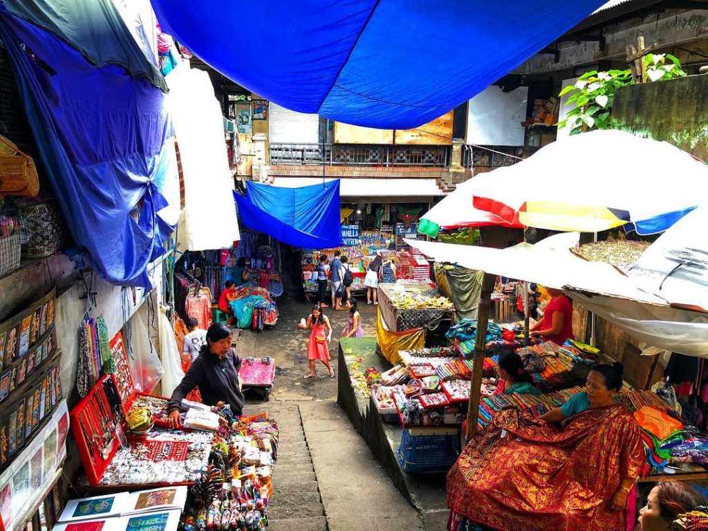 Watch and enjoy the colourful Ubud market scene early in the morning or visit…