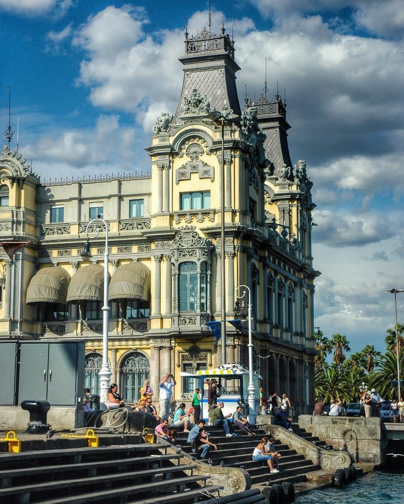 #Barcelona #CiutatVella #photography #Nikon #landscapstyles #exklusiveshot #visualsofearth #beautifuldestinations #ilovetravel #amazing #hermanosviajeros #iloveamsterdam #igersnetherlands #winterlove&hellip;
