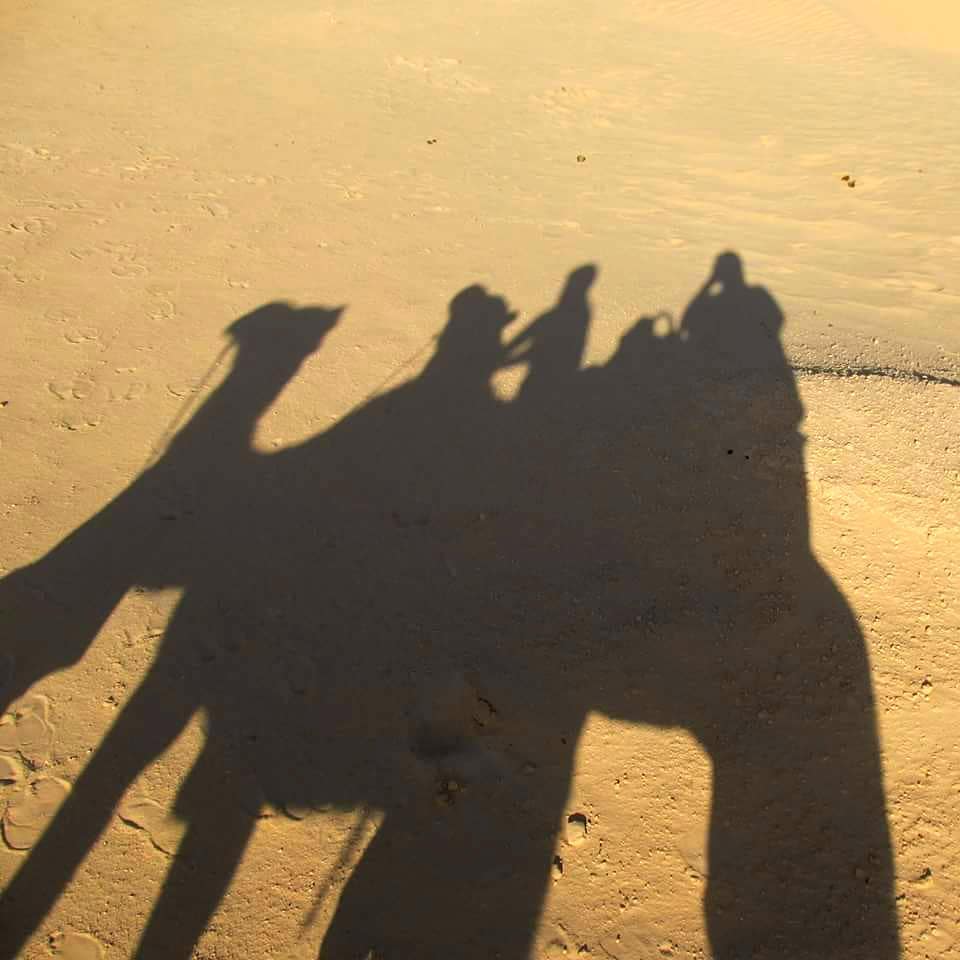 Tunezja pustynia Sahara . “Naprawdę zyje tylko ten, kto trzyma kamerę i kręci film&hellip;