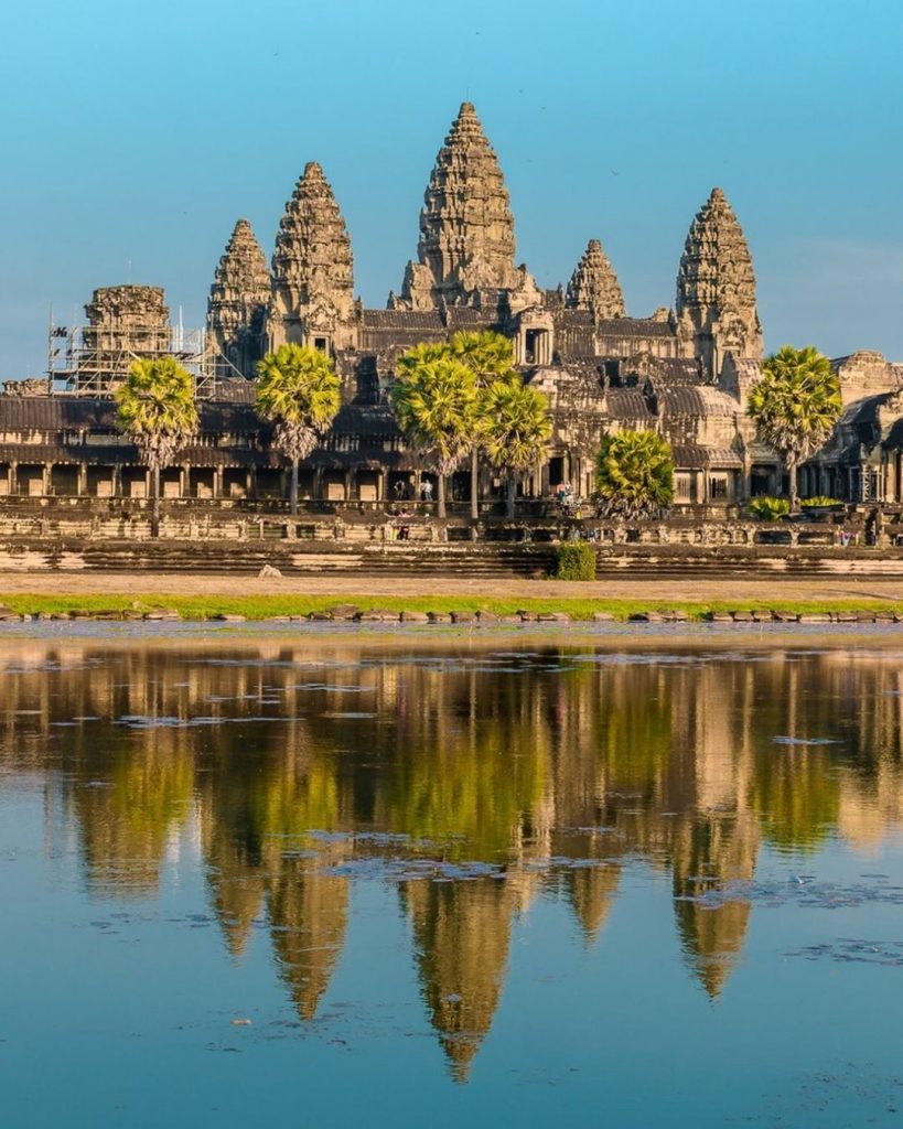 Angkor Wat in Cambodia #landscapstyles #exklusiveshot #visualsofearth #beautifuldestinations #ilovetravel #amazing #hermanosviajeros #iloveamsterdam #igersnetherlands #winterlove&hellip;