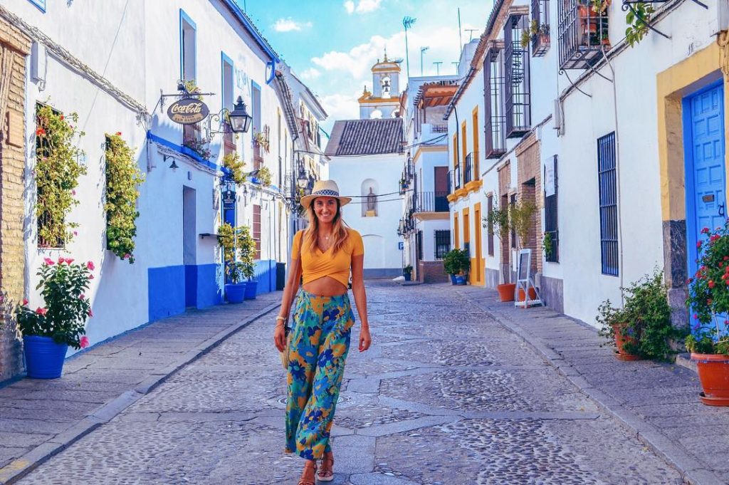 Entre tantas calles de flores y macetas solo quiero cantar “Para mi tristeza violeta&hellip;