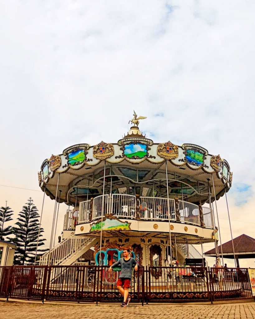 Work. Travel. Play. Maximize your long weekend. :) . . #travelholic #travelers #travelbag #travellers&hellip;