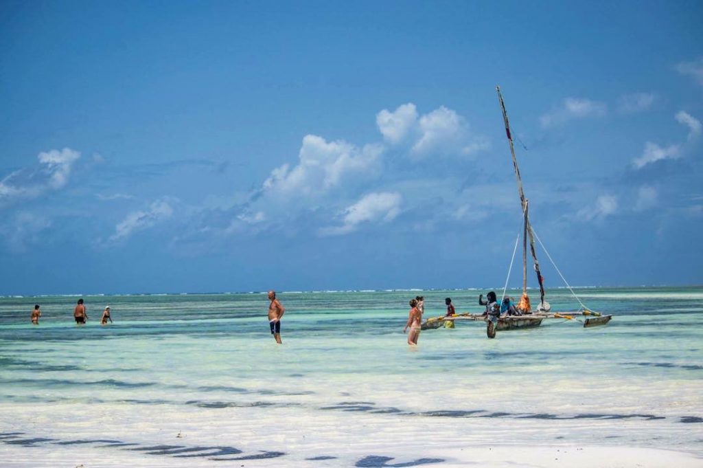 BLUE #blue #sea #sky #boat #africa #kenya #watamu #paradisebeach #beach #travel #travelblogger #travelholic #traveller&hellip;