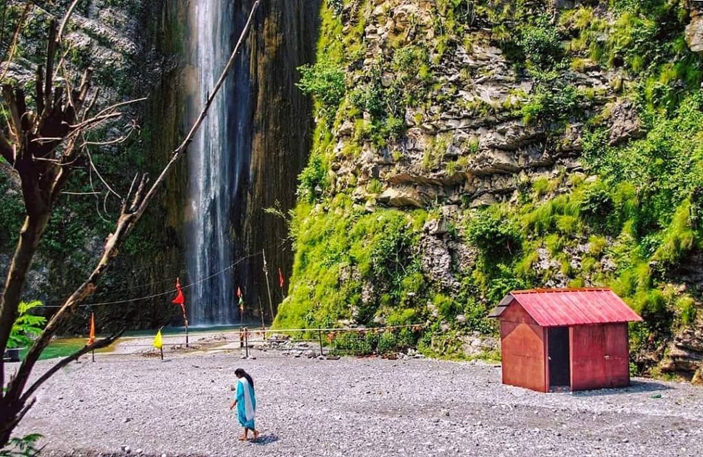 Walking towards #nature #nature_brilliance #waterfalls #sonyalphain #india_ig #sonya6000 #bnesimppl #landscaping #picoftheday #indianphototours #natgeoyourshot #beautiful&hellip;