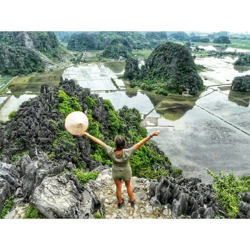 Esos lugares mágicos que encuentras en tu camino y te hacen ver lo pequeños&hellip;
