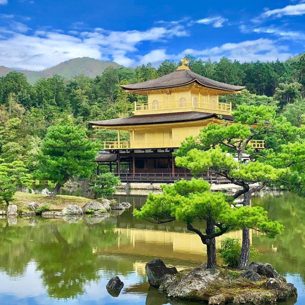 We had a beautiful morning to catch a glimpse of Kinkaku-Ji. The grounds were&hellip;