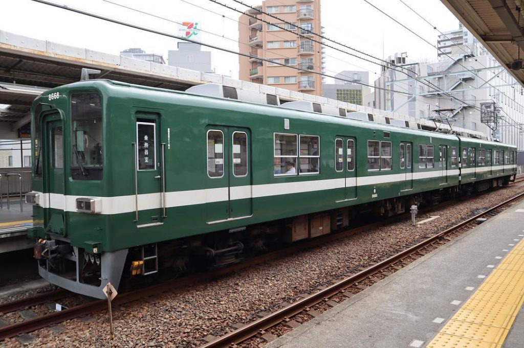 I love trains ‘cause I love being in motion. #train #railway #trainstation #trainstagram #travel&hellip;