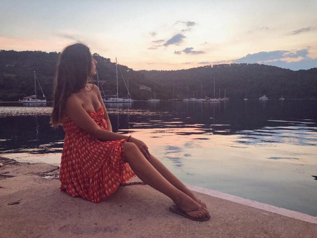 Sundowner #croatia #mljet #sunset #sundowner #sailing #sailinglife #sailingtrip #medsailors #vacay #summerineurope #girslovetravel #girlswhotravel #wearetravelgirls&hellip;