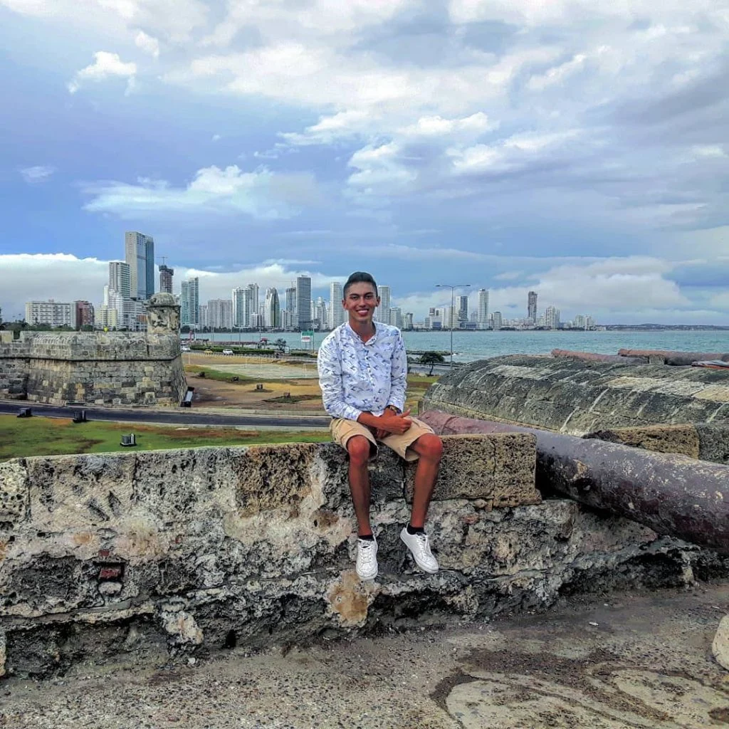 Precisamente en Cartagena! Esta ciudad me ha regalado momentos inolvidables, un contraste de historia&hellip;