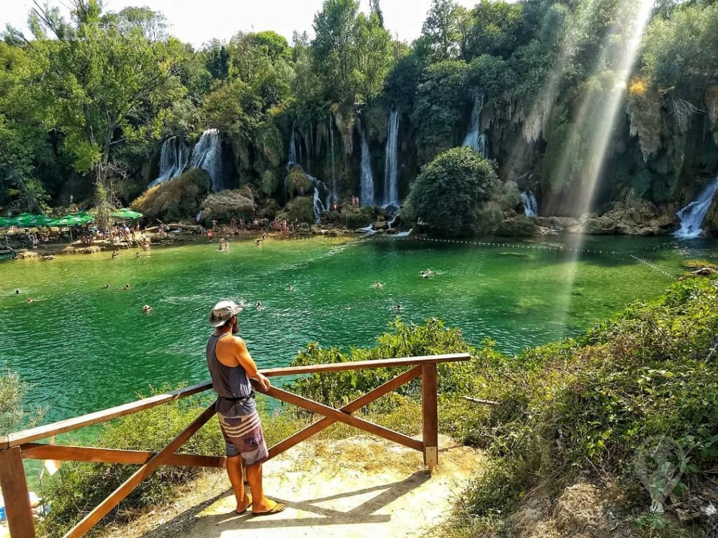Kravica – Bósnia ???????? . . As cascatas de Kravica fica a 40 km…