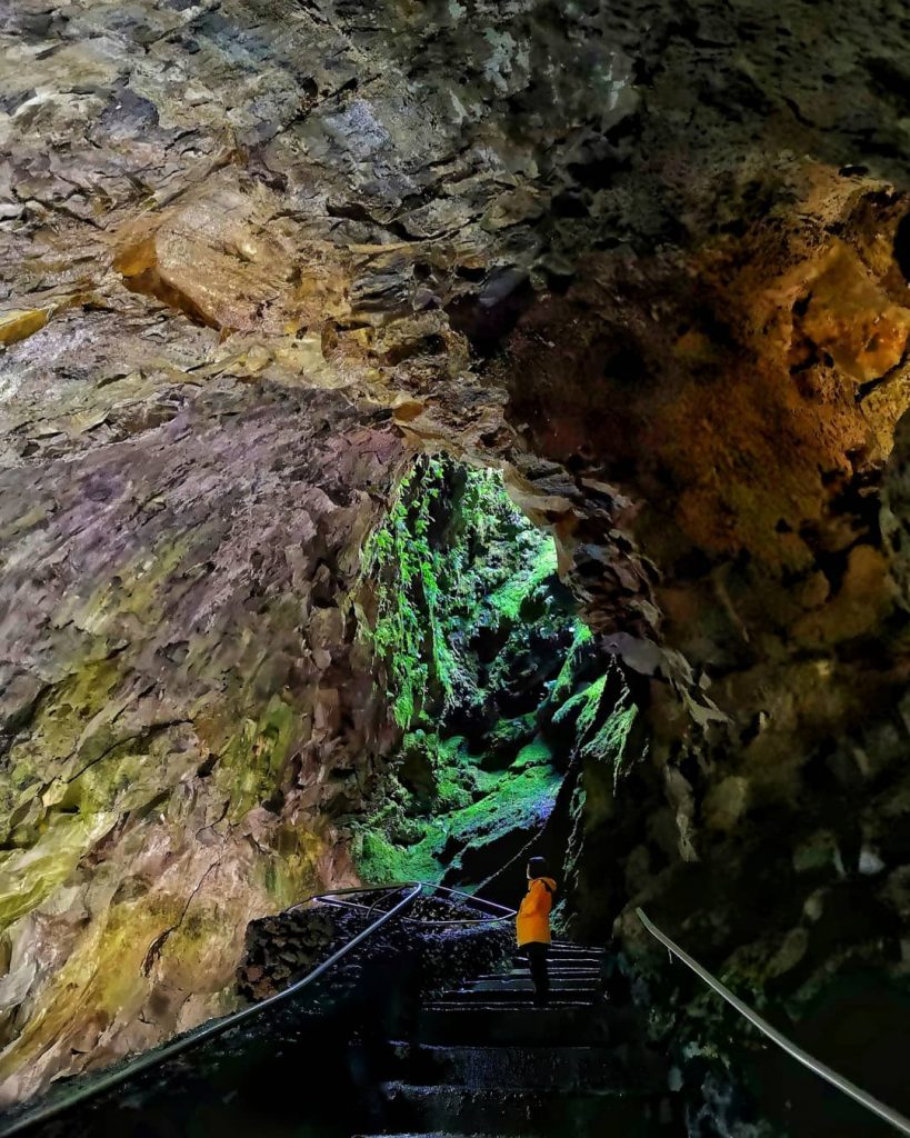 UNDERGROUND TOUR Algar do Carvão If you like the underground world, you need to…