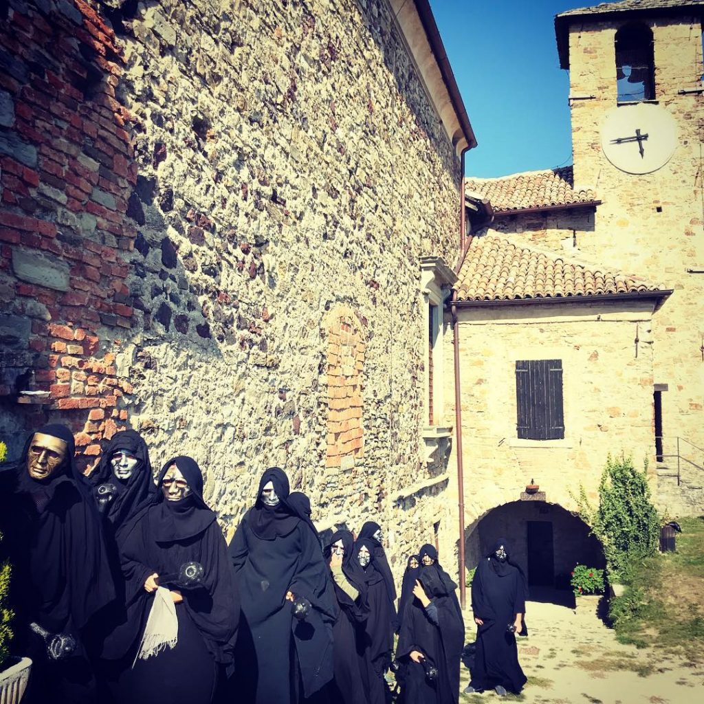 Domenica in Castello ???????? ________________________________________________________ #bardi #medieval #history #parma #appennino #wanderlast #castagne #porcini #mushrooms&hellip;