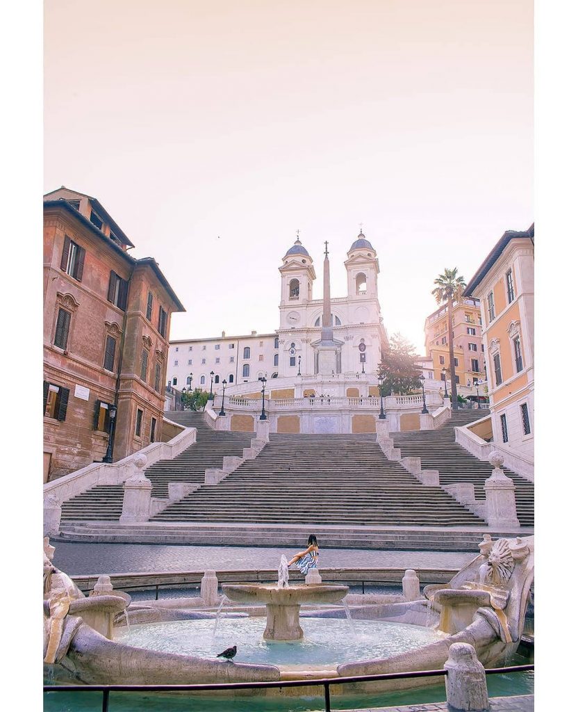 ????????↷ Amanecer en las imponentes escaleras de la Piazza di Spagna de Roma, todo&hellip;