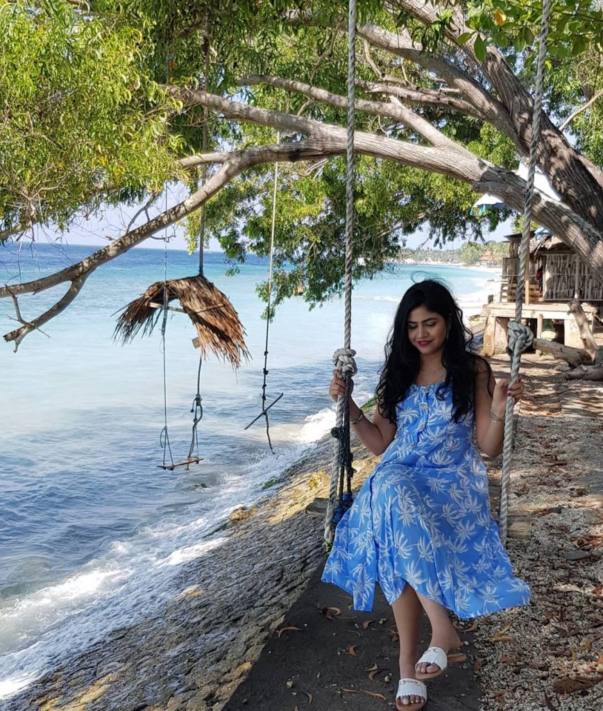 Loving every bit of #bali,obsessed with the #swings ‍️ #bnesimppl #beachswings #baligasm #nusepenida #holiday&hellip;